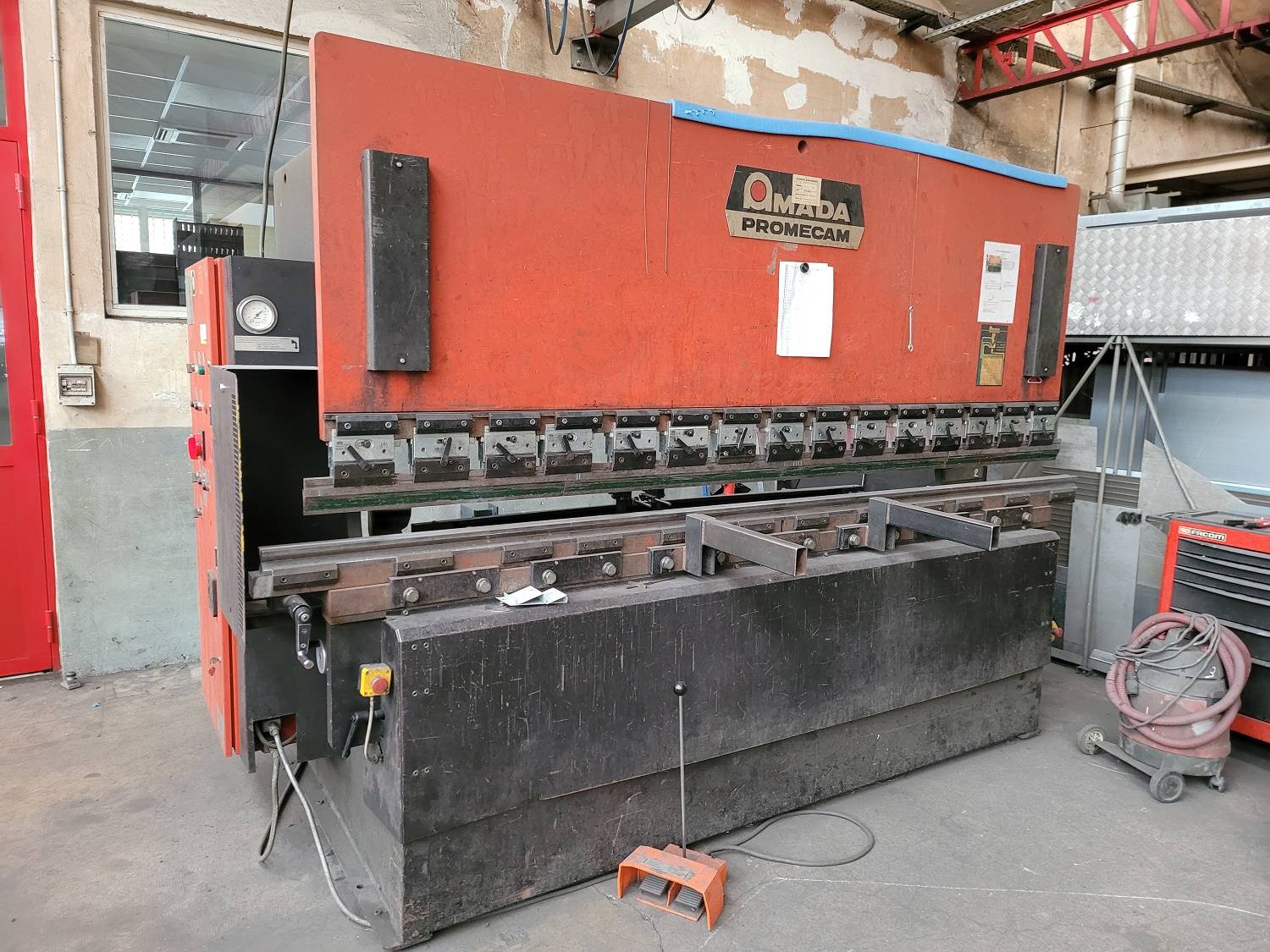 Presse plieuse AMADA ITS100 30