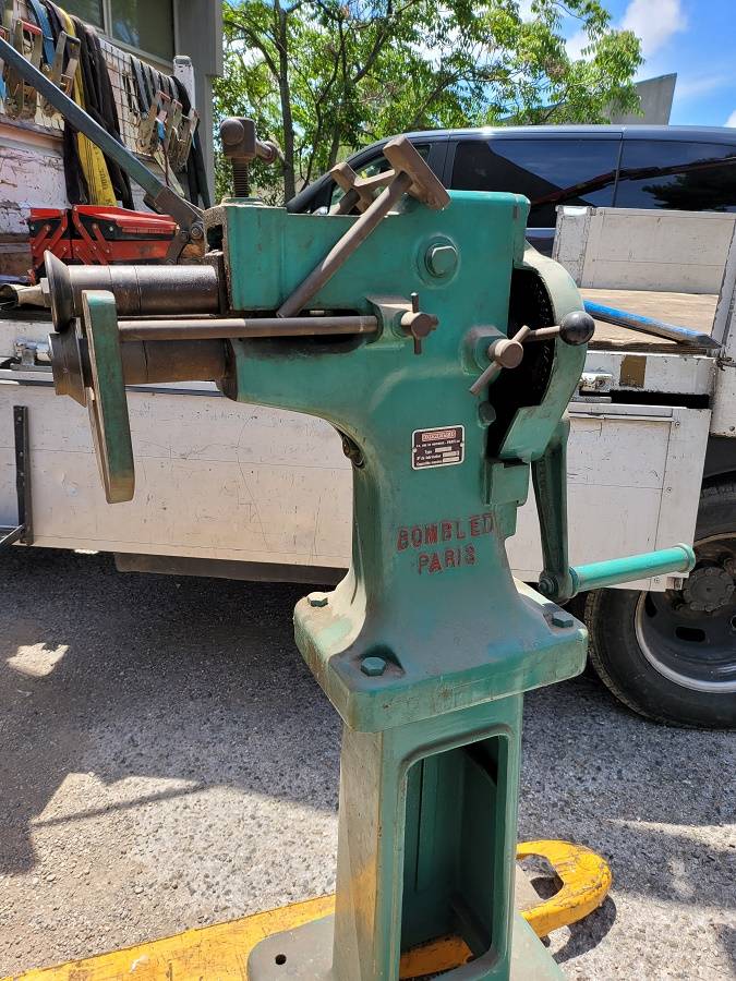 Bordeuse manuelle BOMBLED