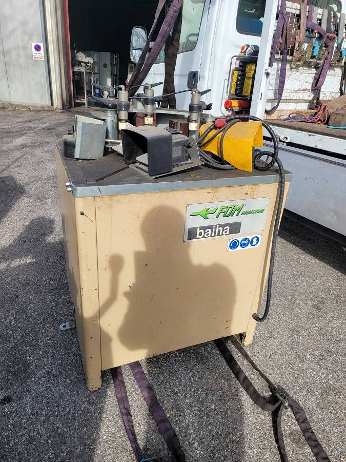 Sertisseuse aluminium FOM