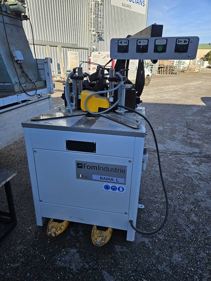 Sertisseuse d'angle occasion FOM BAIHA L