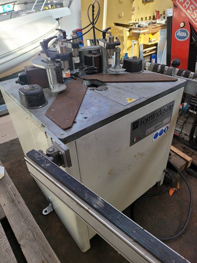 Sertisseuse aluminium occasion FOM BAIHA